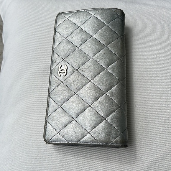 Chanel Silver leather wallet - Picture 2 of 13
